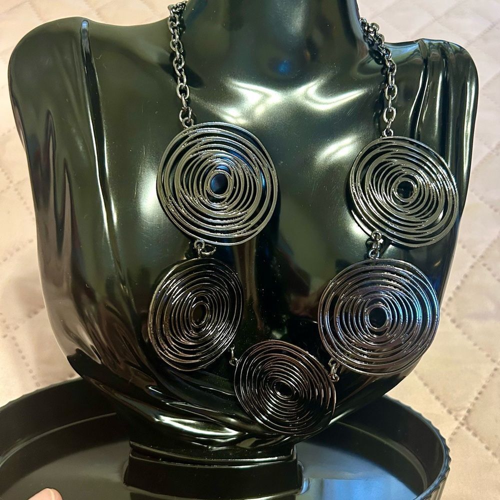 NWT Black Spiral Statement Necklace - Picture 5 of 16